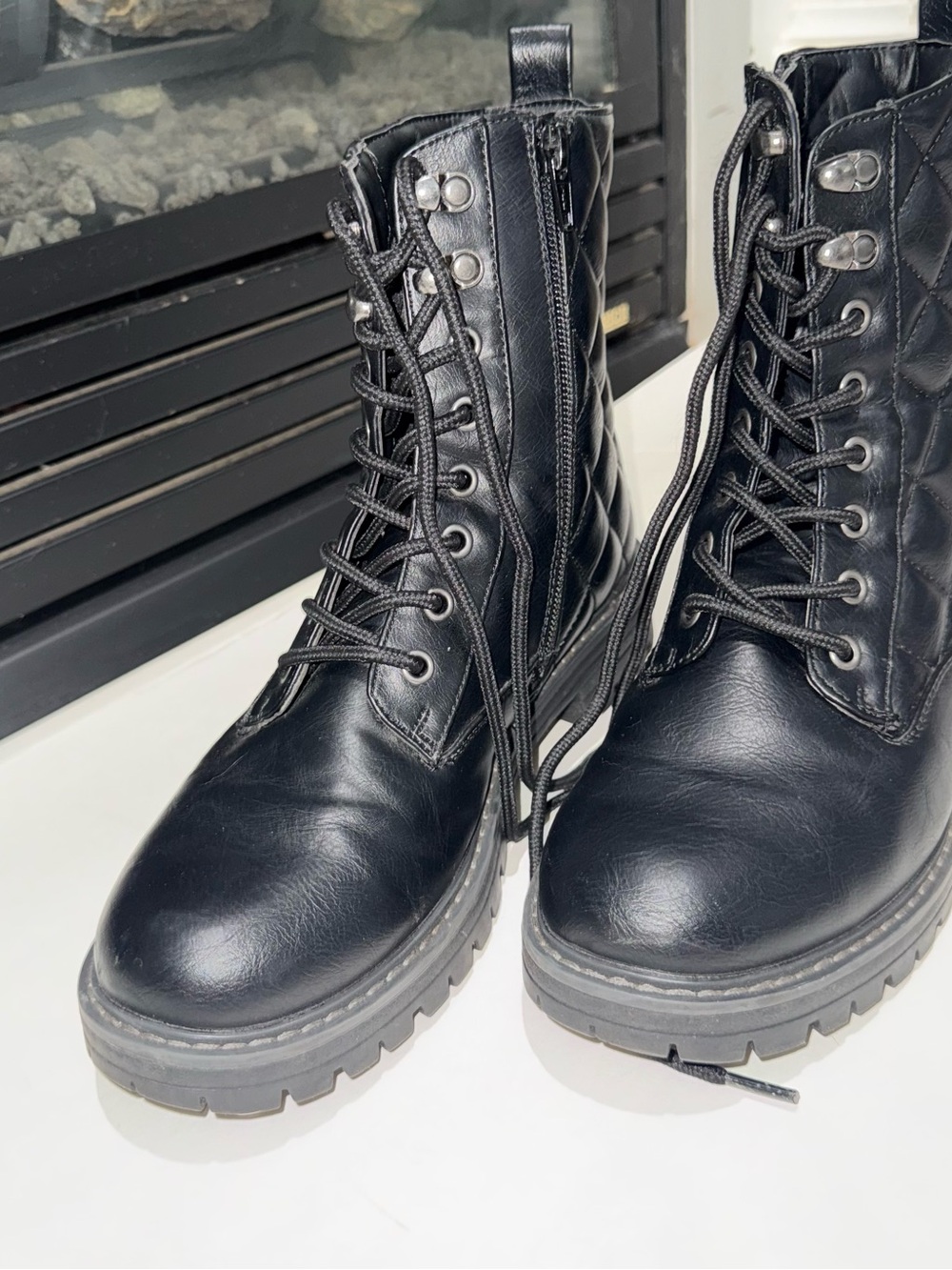 Cliffs by White Mountain Black Quilted Combat Boots Women’s Size 8